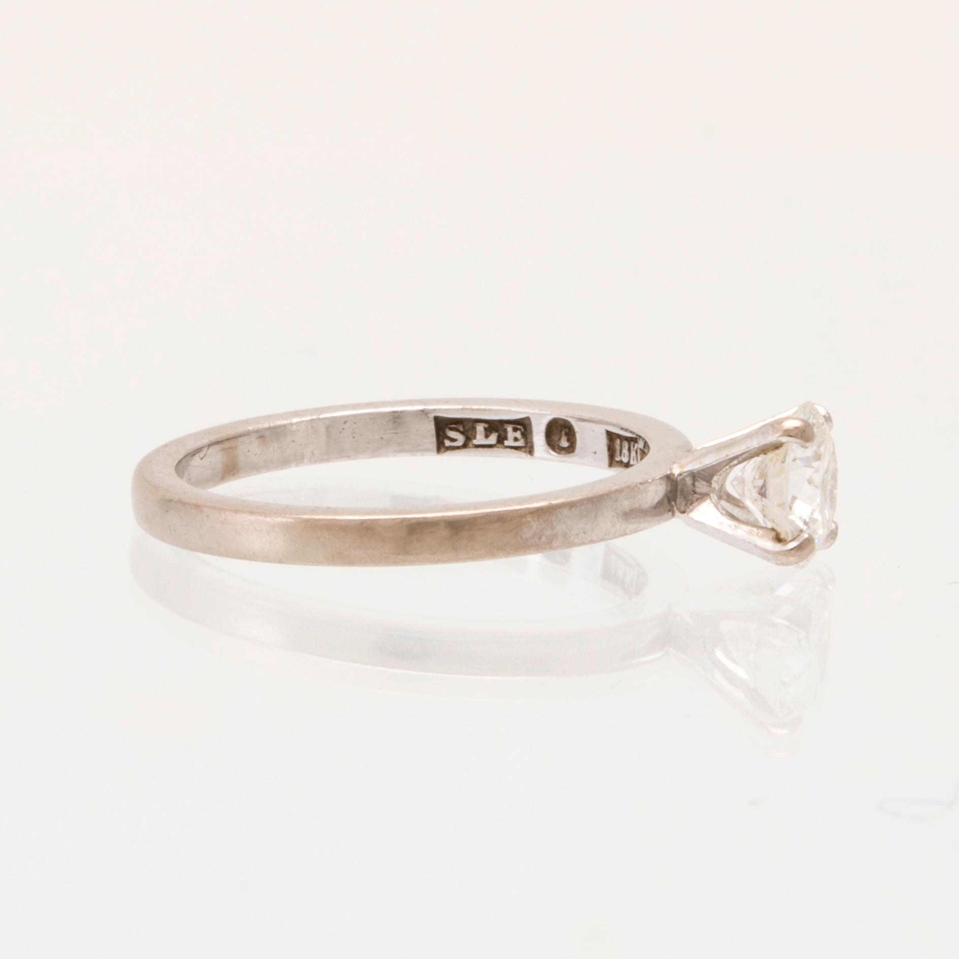 Ring solitär 18K vitguld med en rund briljantslipad diamant, Sten Eklund Stockholm 1979.