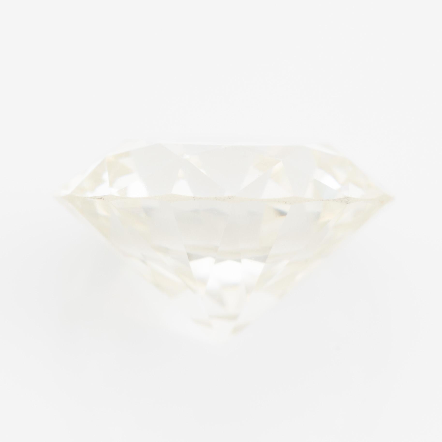 A round brilliant-cut diamond.