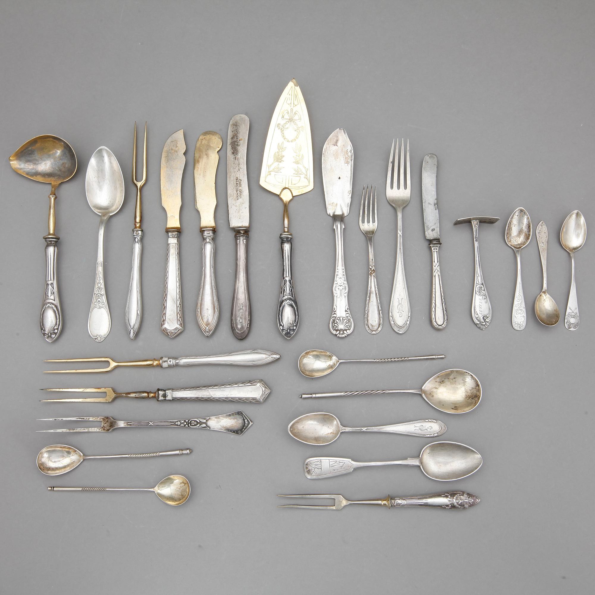 PARTI SILVER, 26 delar, mestadels Ryssland Lettland, 1800-1900-tal. Vikt 782 gram.