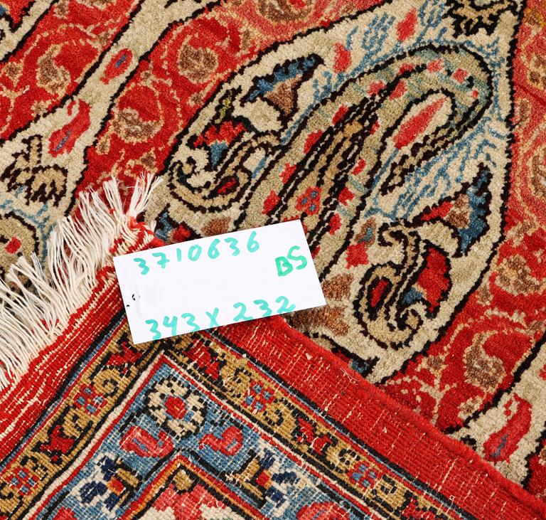 Matta, Senneh, part silk, ca 343 x 232 cm.