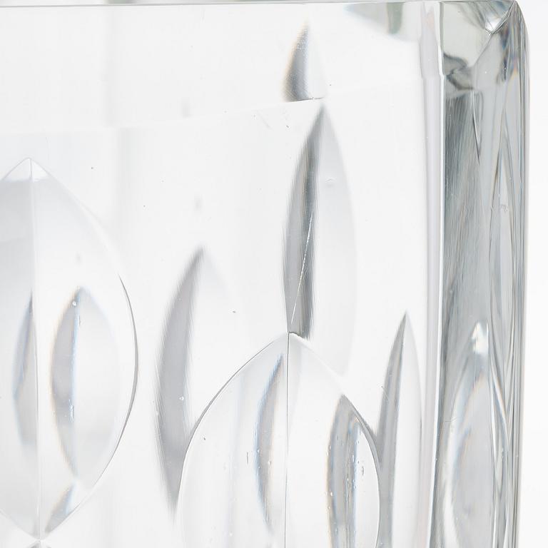 Saara Hopea, a' 1498 / K5 16'' vase for Nuutajärvi Notsjö.