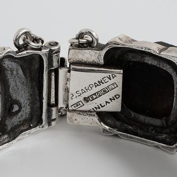 PENTTI SARPANEVA, Turku, 1973, a obsidian bracelet.