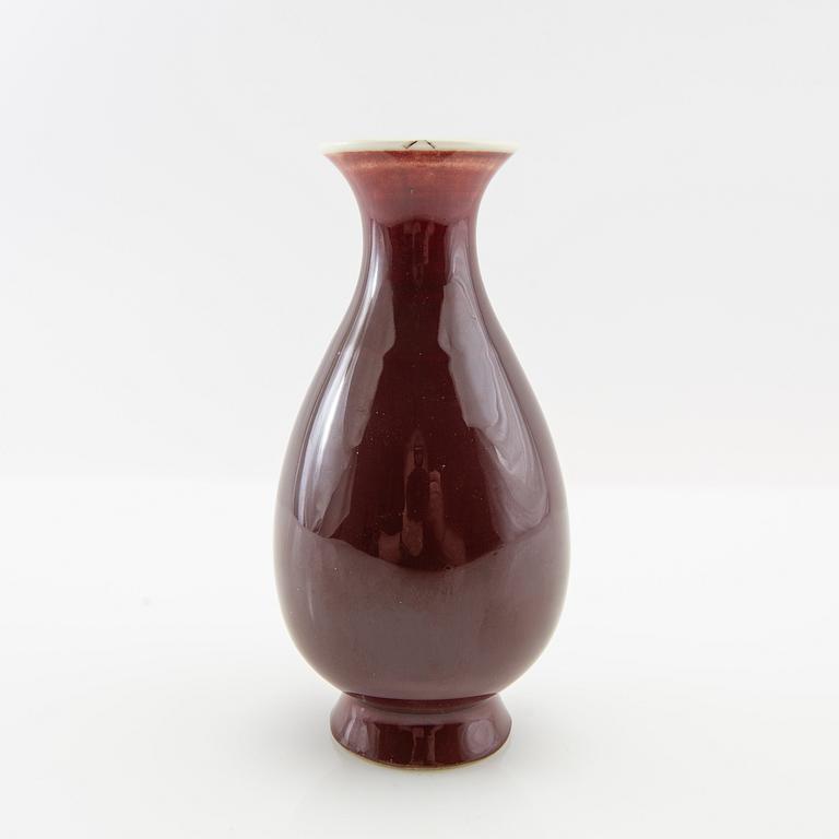 Vase China 19th/20th century porcelain.