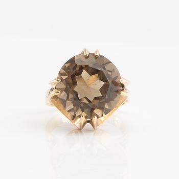 Ring, 18K gold with smoky quartz.