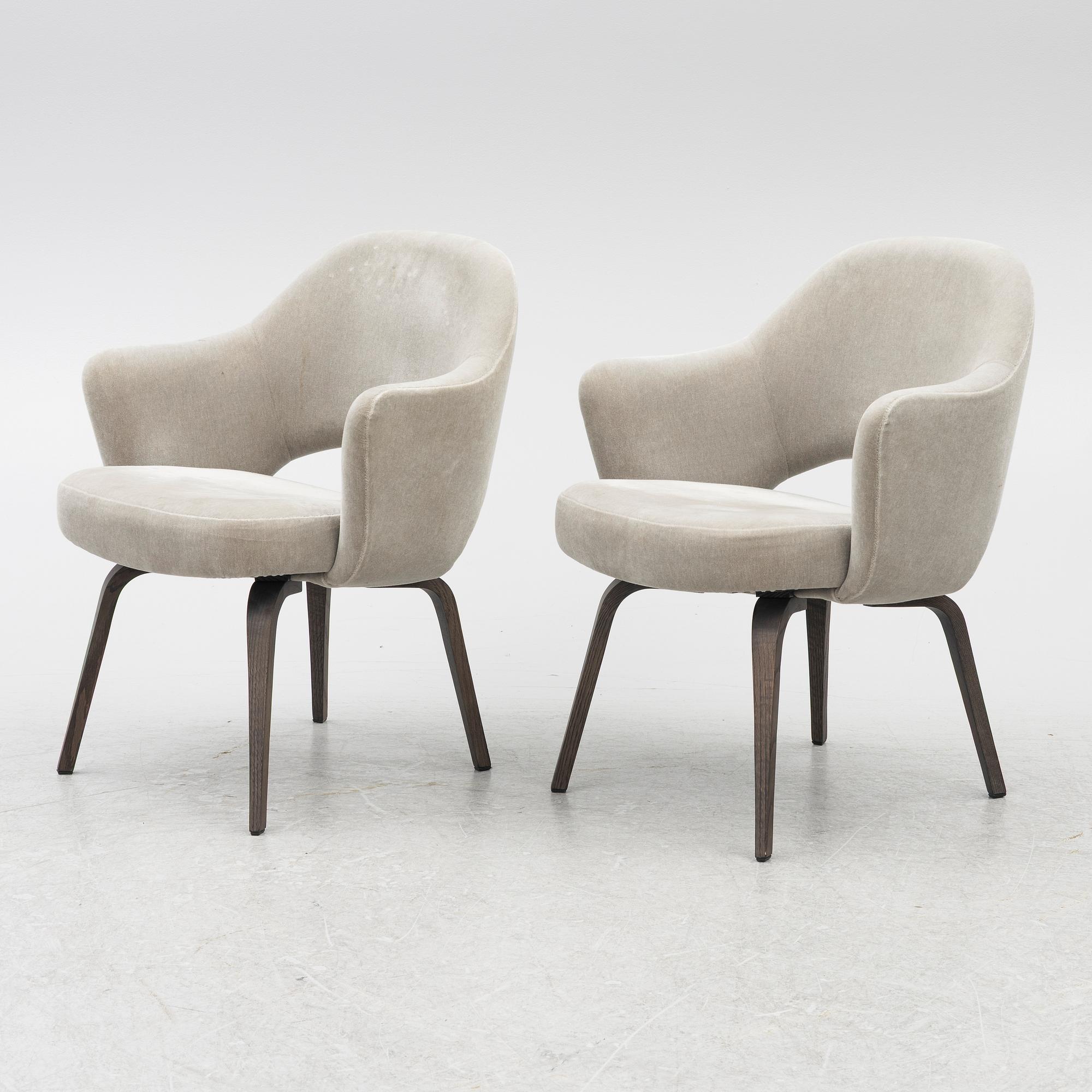Eero Saarinen, chairs, a pair, "Executive Side Chair", Knoll, 21st century.