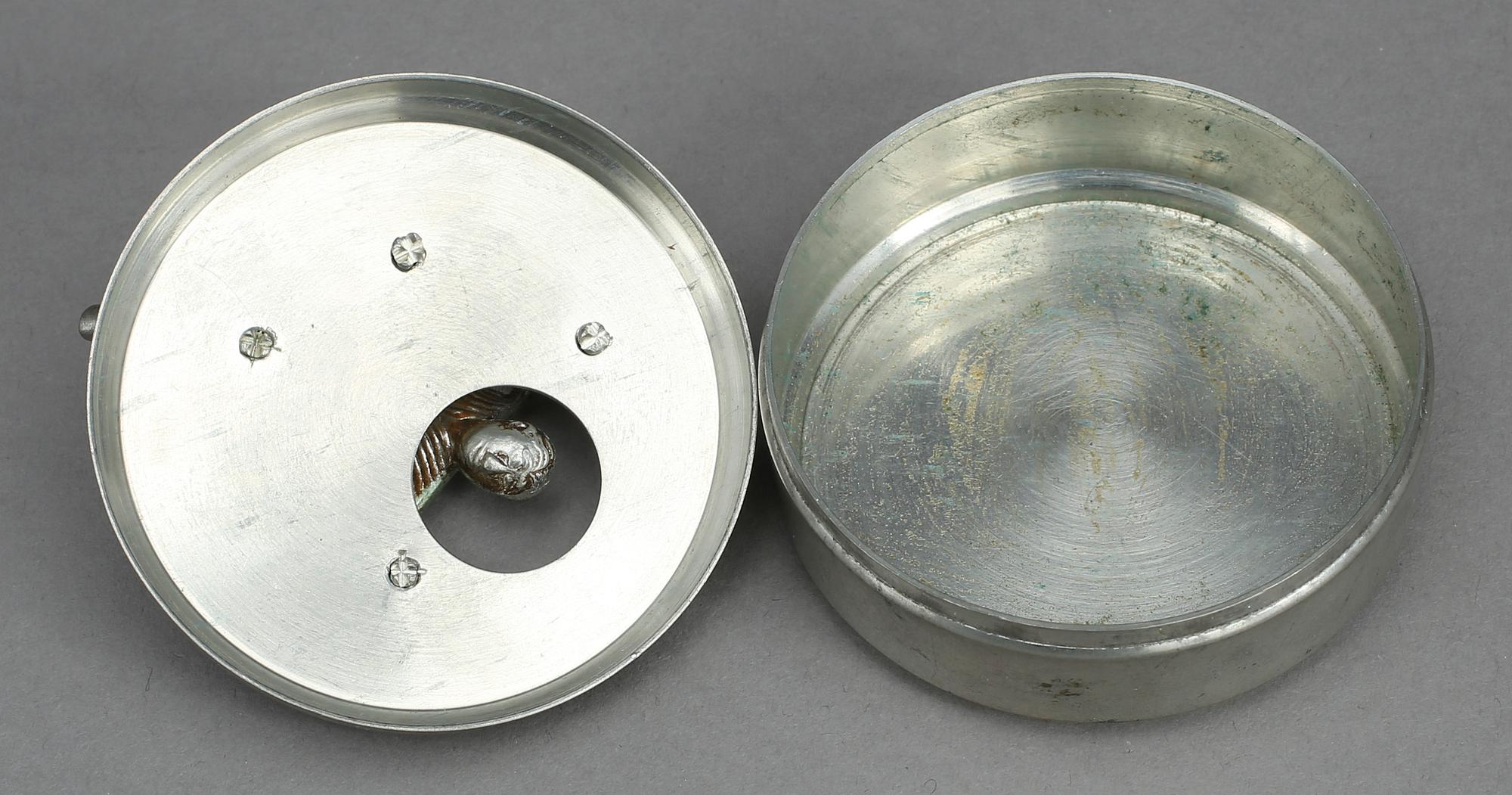 MANSCHETTKNAPPSASK, tenn, Widerholm & Dahlberg, Eskilstuna. 1930/40-tal.