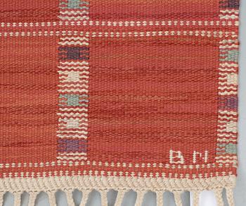 CARPET. "Falurutan, röd". Flat weave (rölakan). 272,5 x 210 cm. Signed AB MMF BN.
