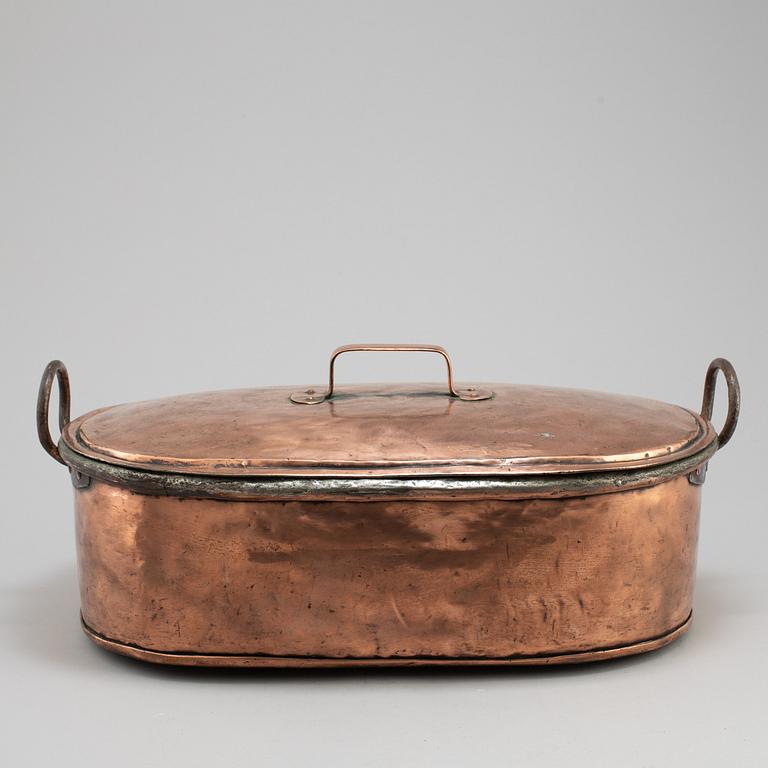 A 19TH CENTURY COPPER FISH PAN.
