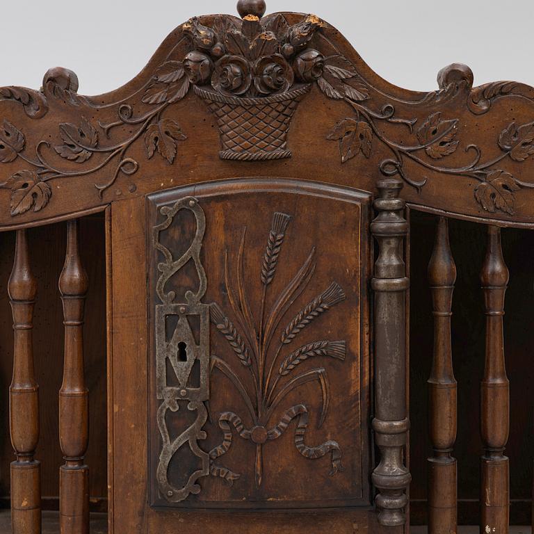 A bread rack, France, 18th/19th century.