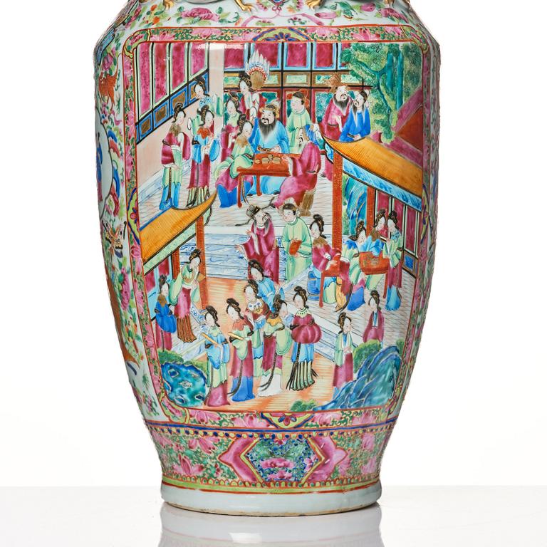 A large Canton famille rose vase, Qing dynasty, 19th Century.