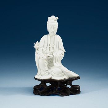 1665. A blanc de chine figure of Guanyin, Qing dynasty.