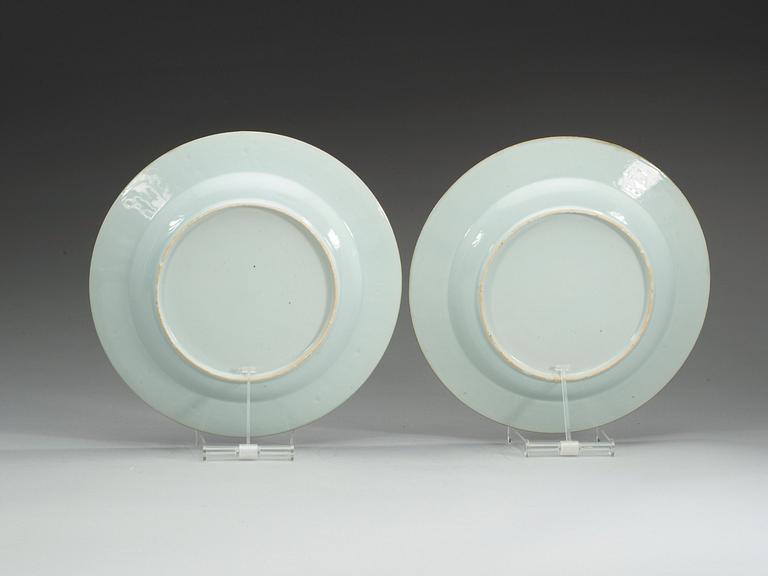 Four different sized blue and white dishes, Qing dynasty, Qianlong (1736-95).