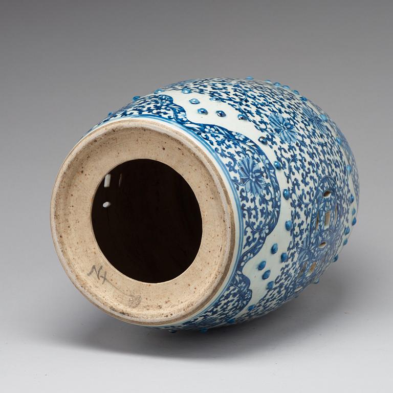 A blue and white garden seat, Qing dynasty, 19th Century.