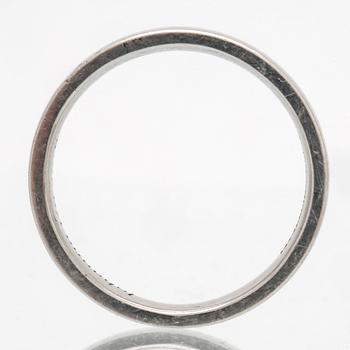 Wedding band platinum, 8,8 g, size approx 58,5, width approx 3 mm, Butler Malmö.