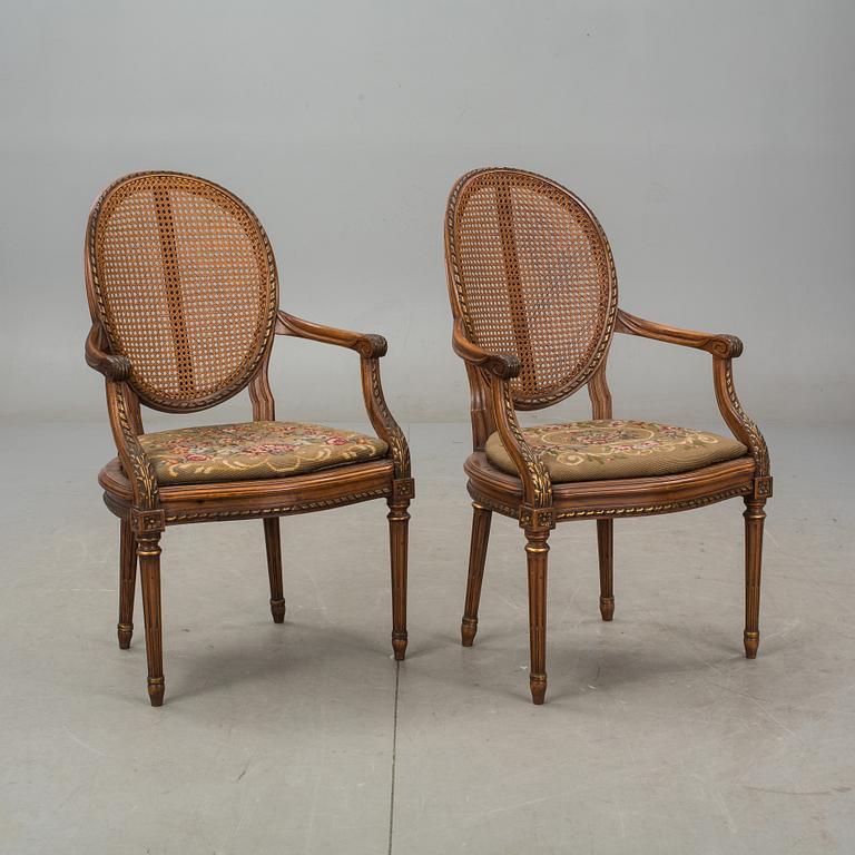 KARMSTOLAR, ett par, Louis XVI-stil.