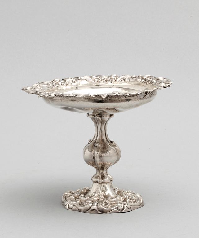 SKÅL PÅ FOT, silver, nyrokoko, Carl Nyström, Stockholm 1856.