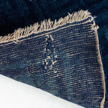 Matta, antik/semiantik Baotou, Kina, ca 265 x 175 cm.