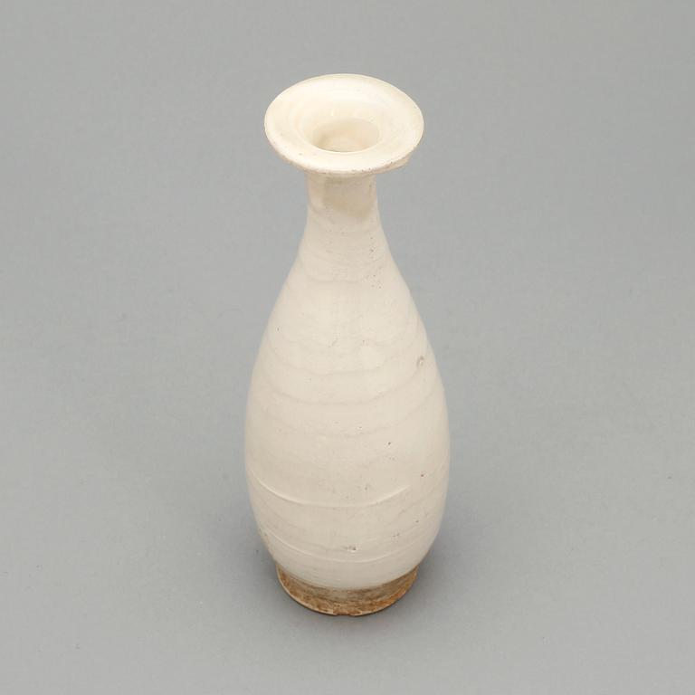 VAS, porslin, Kina, möjligen Tang dynastin (618-907).