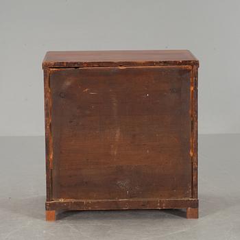 BYRÅ, senempire 1800-talets mitt.