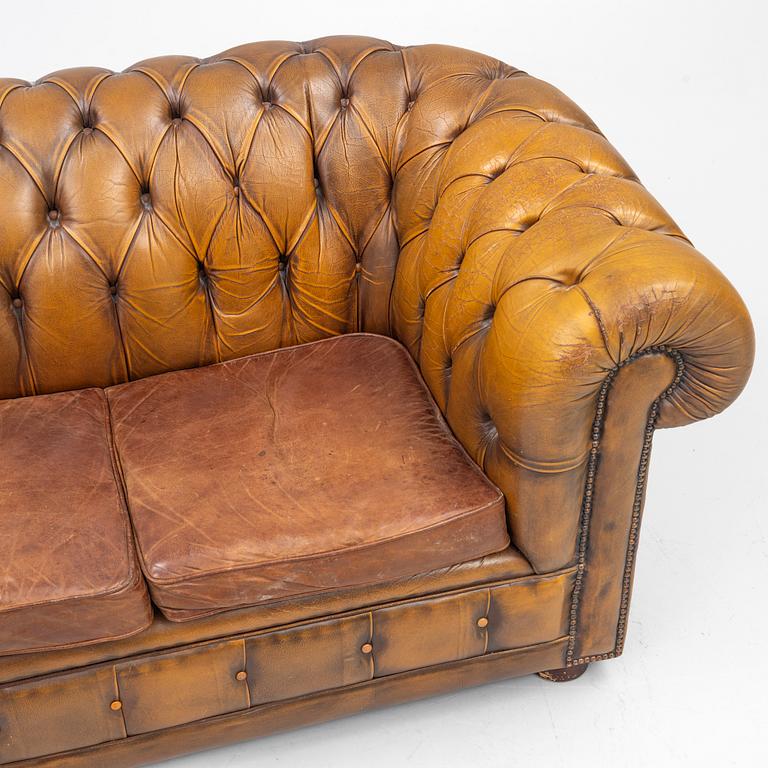 Sofa, Chesterfield model, late 20th century.