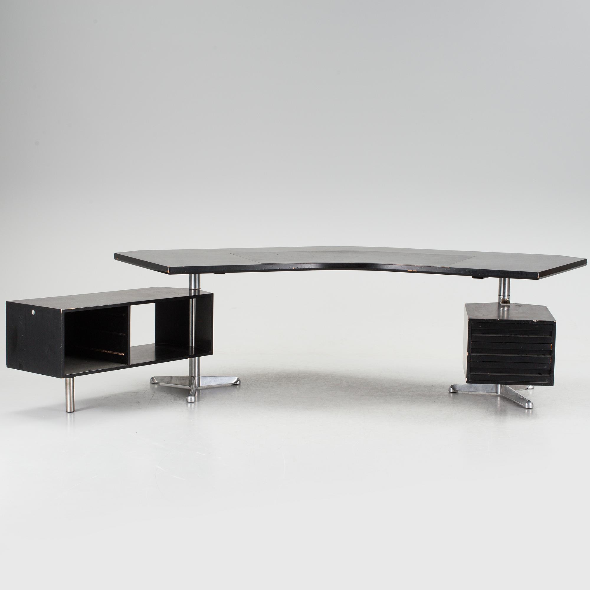 A "Teclino" desk by Osvaldo Borsani for Tecno, Italy.
