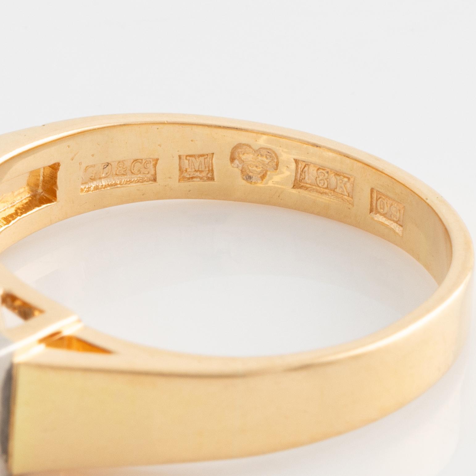 Ring in 18K gold with old-cut diamonds.