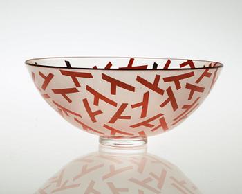 A Klas-Göran Tinbäck blasted glass bowl, 1995.