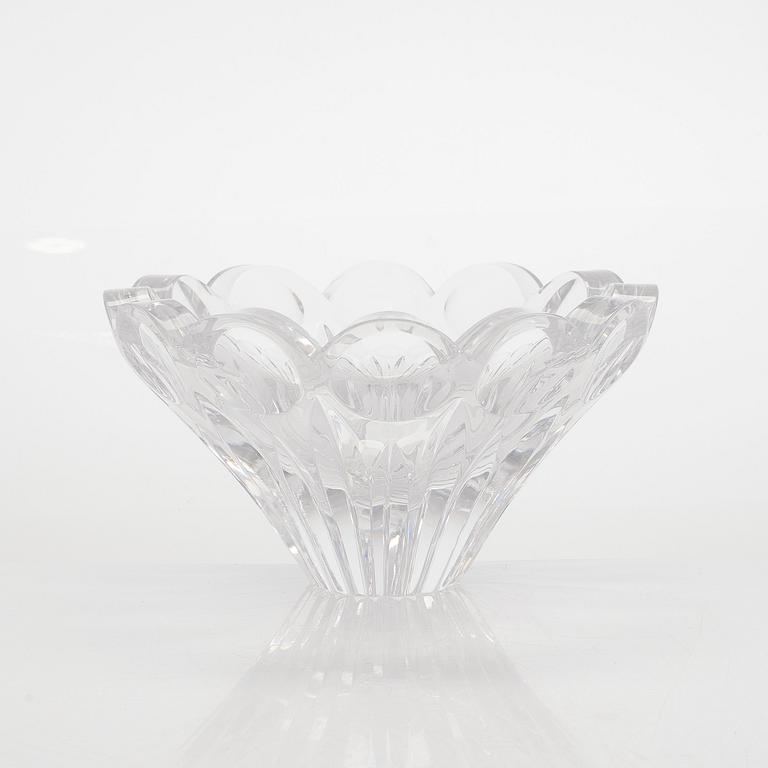 Aimo Okkolin, A cut crystal glass vase, bowl, model 6553, signed Aimo Okkolin Riihimäen Lasi oy.