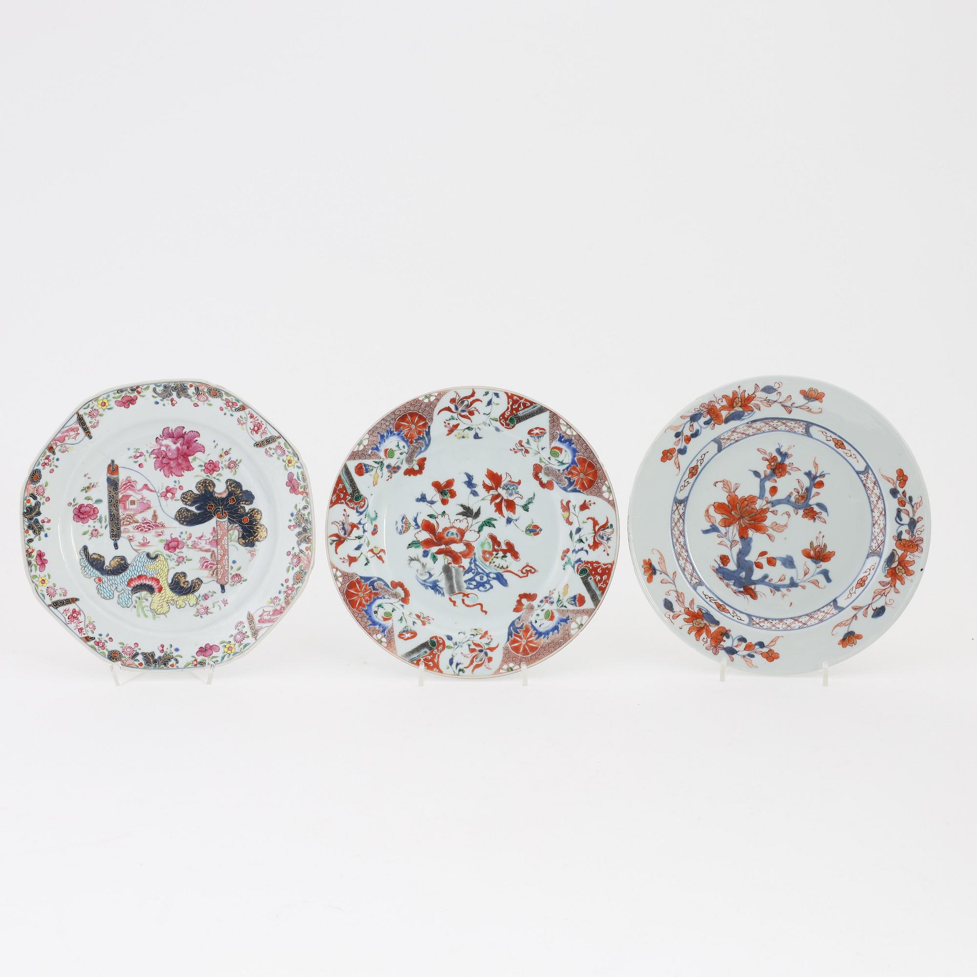 Tallrikar, 5 stycken, kompaniporslin. Qingdynastin, Qianlong (1736-95).