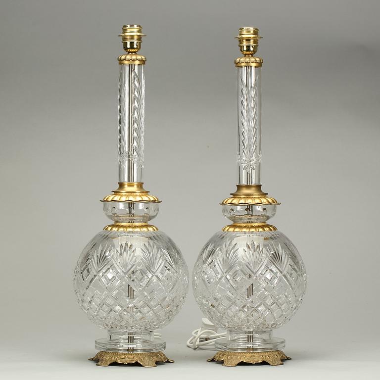 BORDSLAMPOR, ett par, signerade by E.Moaven, modern tillverkning.