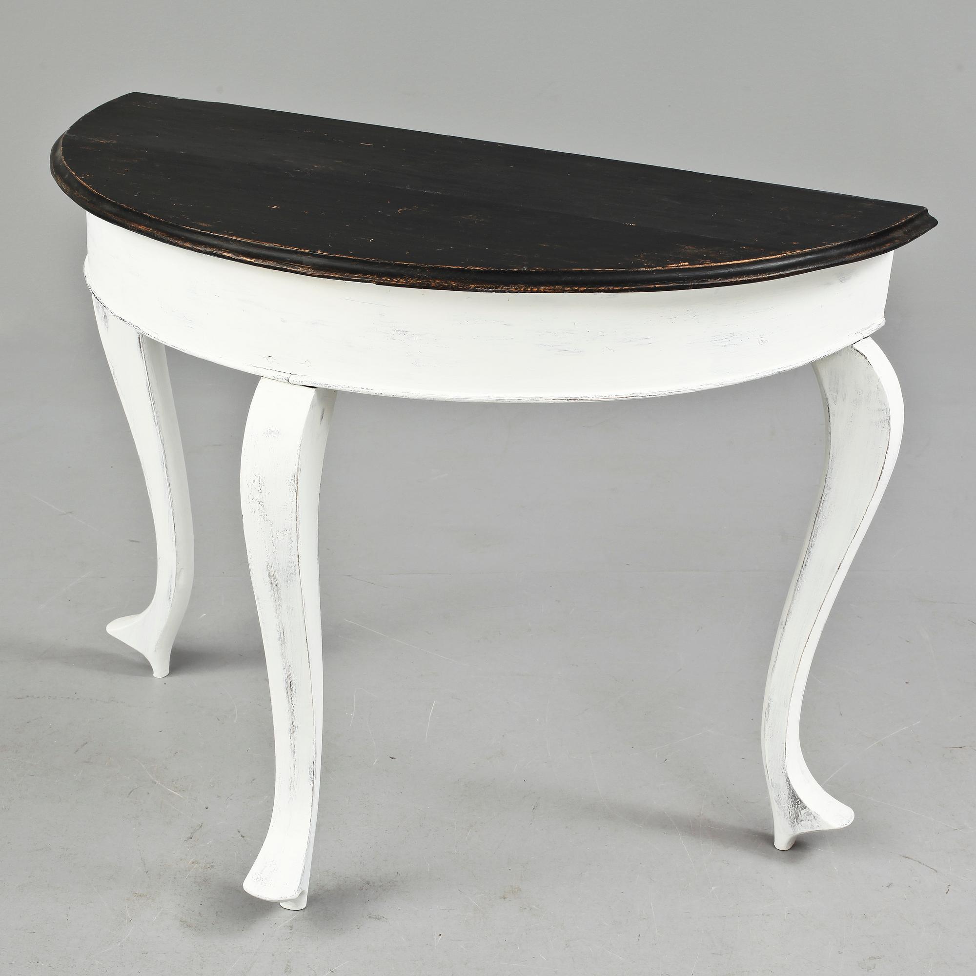 MÅNBORD, ett par, rokokostil, 1800/1900-tal.