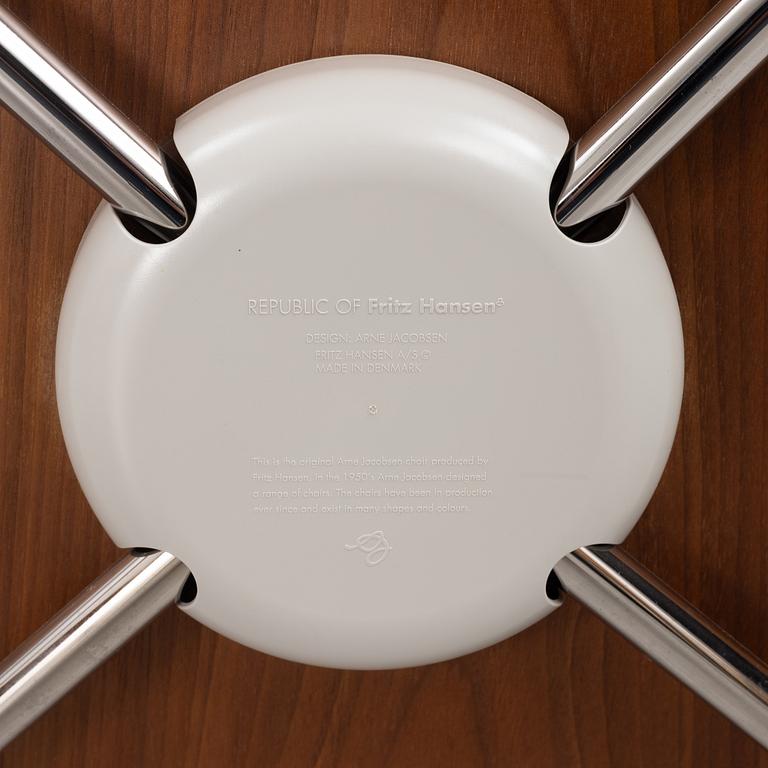 A set of six 'Serie 7' chairs by Arne Jacobsen for Fritz Hansen, 21st Century.