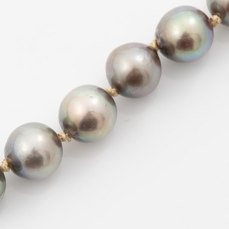 Collier med odlade pärlor, lås 18K guld.