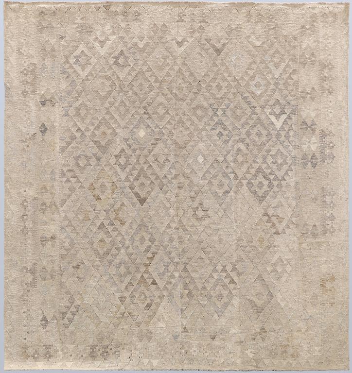 Matta, Kelim, 280 x 269 cm.