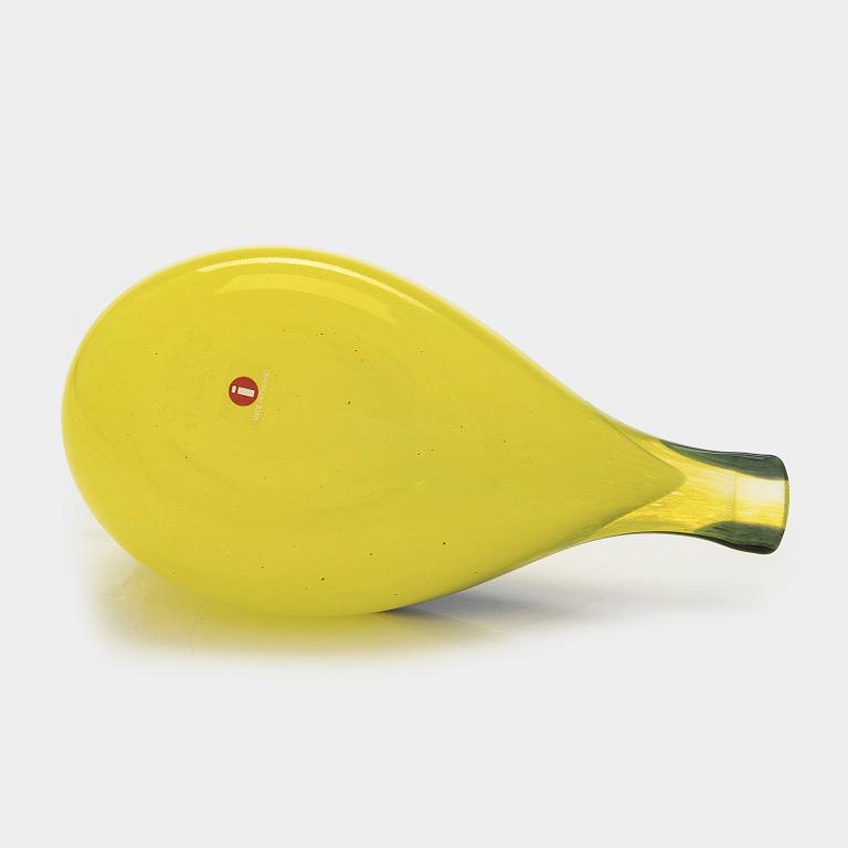Oiva Toikka, a "Golden Oriole" glass bird, signed O. Toikka Nuutajärvi.