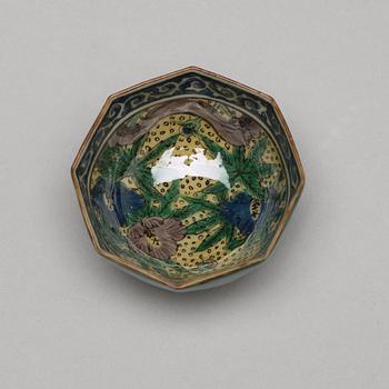 A set of two Japanese figures and a set of six cups in a wooden box, early 20th Century.