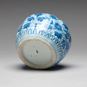 A blue and white jar, Ming dynasty, Wanli (1572-1620).