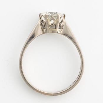 Ring in 18K white gold set with a round brilliant-cut diamond. 1970s.
