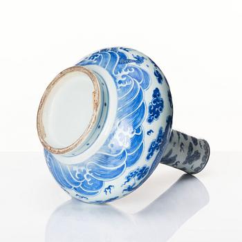 Vas, porslin. Qingdynastin, 1800-tal.