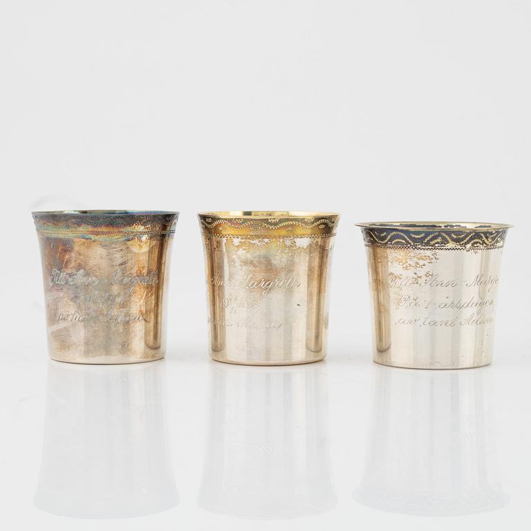 Silverföremål, 11 st, bland annat bägare, C.G. Hallberg, Stockholm, 1940-tal.