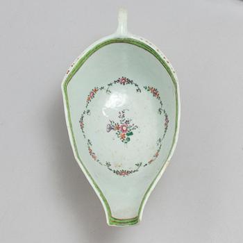 12 famille rose export service pieces, Qing dynasty, Qianlong (1736-95).
