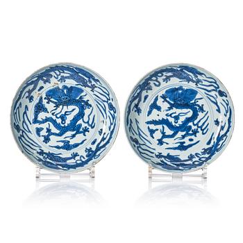 1106. A pair of blue and white dishes, Ming dynasty, 1630s/40s.