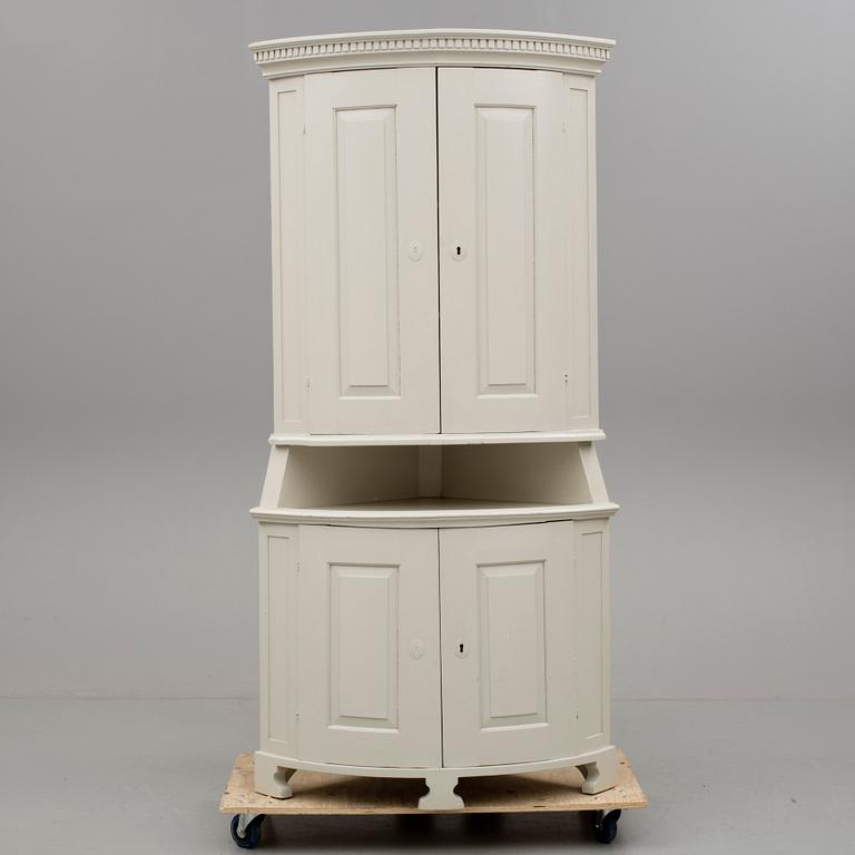 HÖRNSKÅP, 1800-tal.
