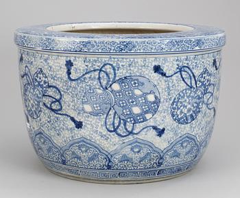 570. A large Japanese blue and white planter, ca 1900.