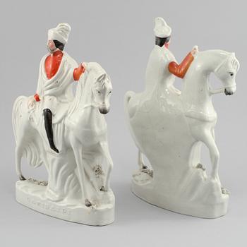 FIGURINER, ett par, porslin, Staffordshire, 1800-talets senare del.