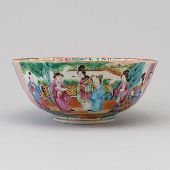 A famille rose porcelain bowl, Canton, Qing dynasty, 19th century.