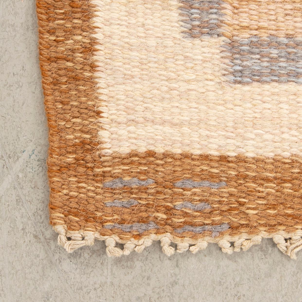 Rölakan rug signed GG, approximately 235x168 cm.
