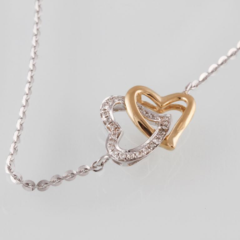 ARMBAND, 18K guld och vitguld med briljantslipade diamanter ca 0.07 ct. Vikt 2,0 gram.