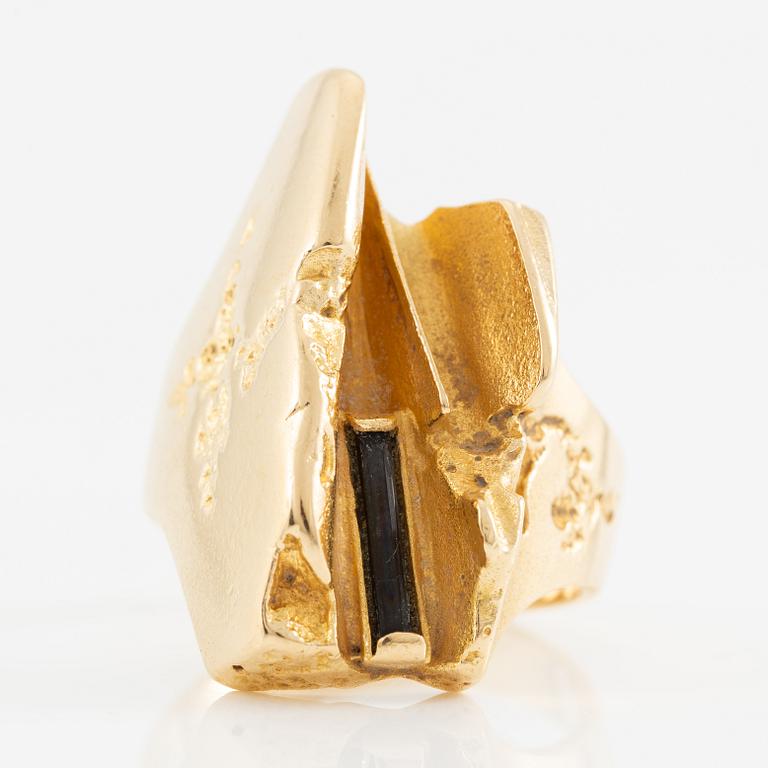 Björn Weckström, ring 18K gold with green tourmaline "Tourmaline River", Finland 1989.