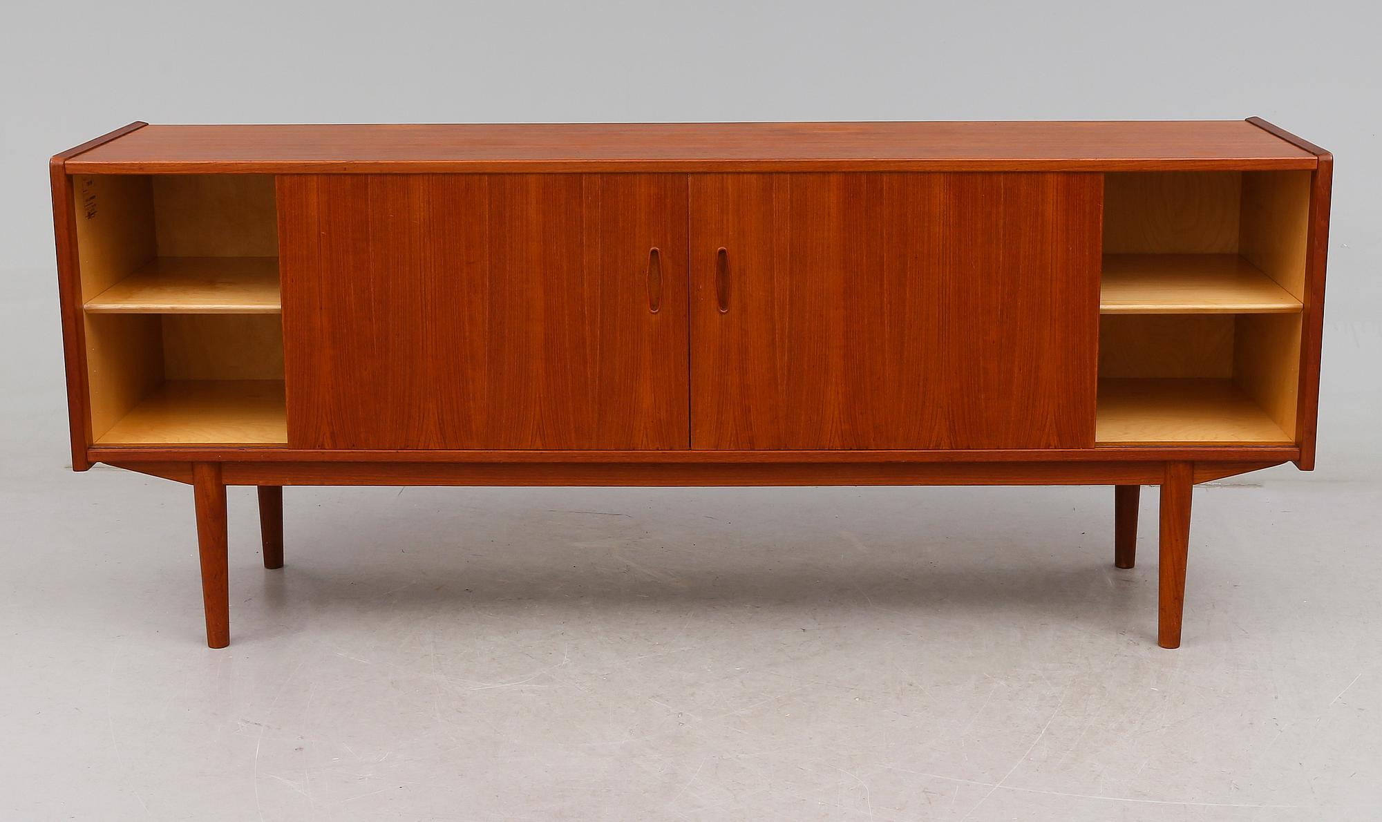 SIDEBOARD, "Trio", Nils Jonsson, Troeds, 1900-talets andra hälft.